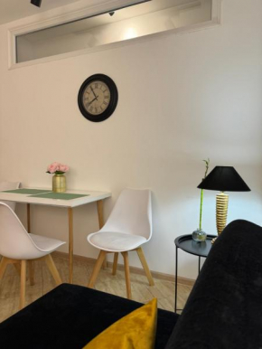 Gold Apartment